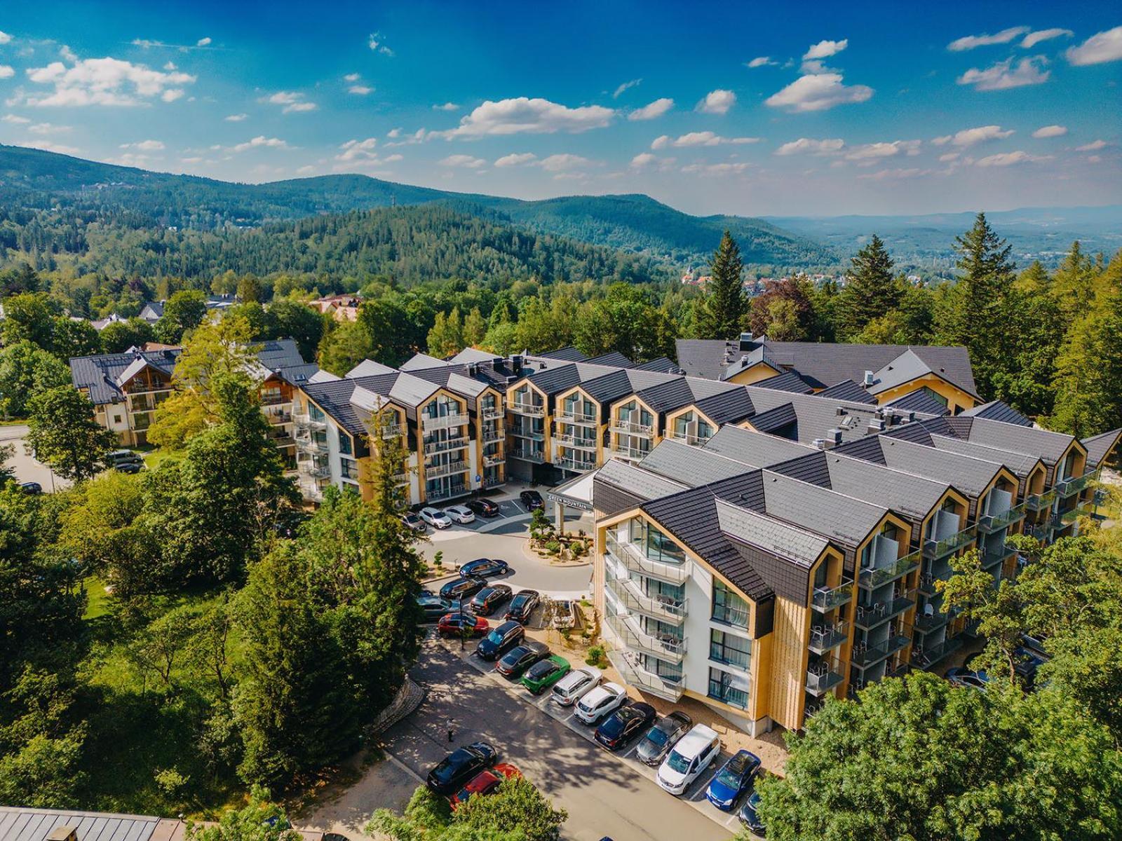Green Mountain 5* Hotel Karpacz Dış mekan fotoğraf Aerial view of the hotel