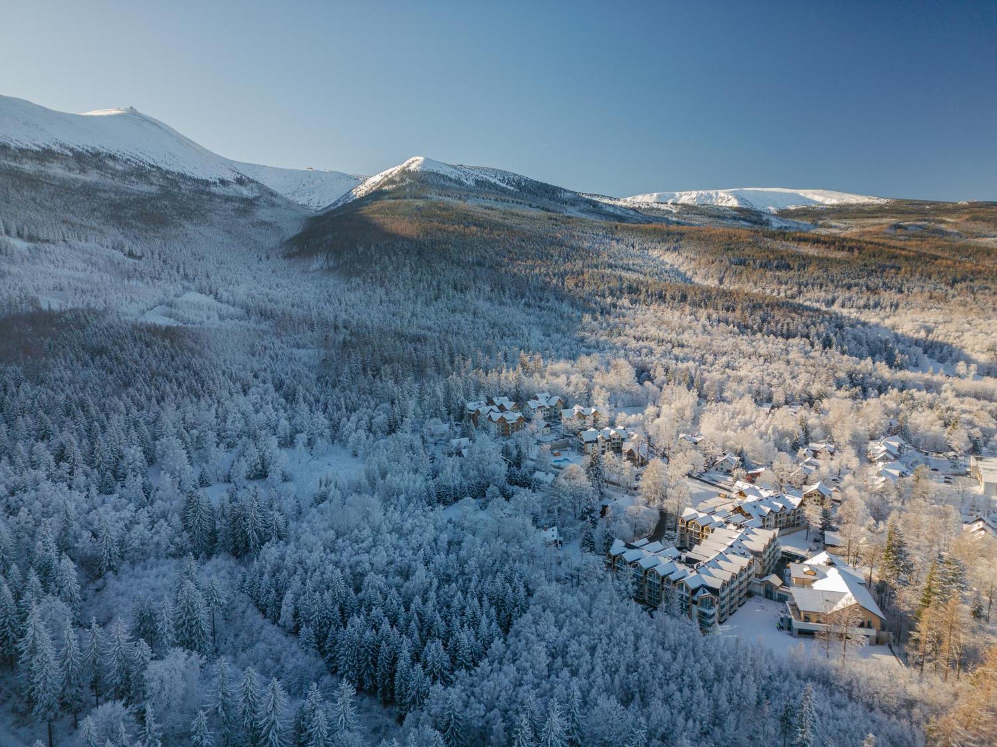Green Mountain 5* Hotel Karpacz Dış mekan fotoğraf Aerial view of the village